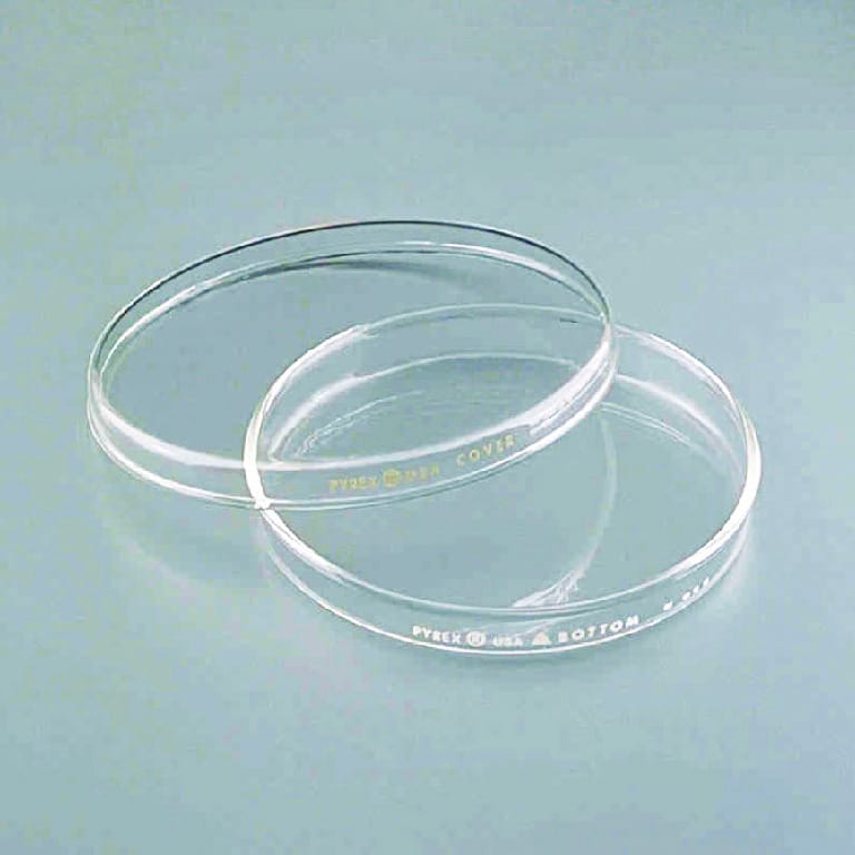PYREX® Petri Dishes with Covers