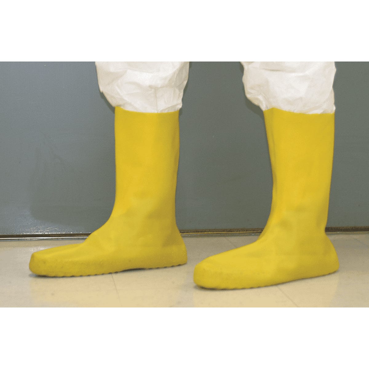Heavy Duty Anti-Skid Shoe/Boot Covers (Various Sizes) | VWR, part of ...