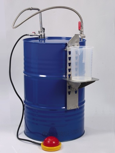 Drum holder, can be adjusted for height and provides a place for setting down the filling container directly under the discharge of drum pumps,prevents the danger of the liquid splashing while being poured from a high height.