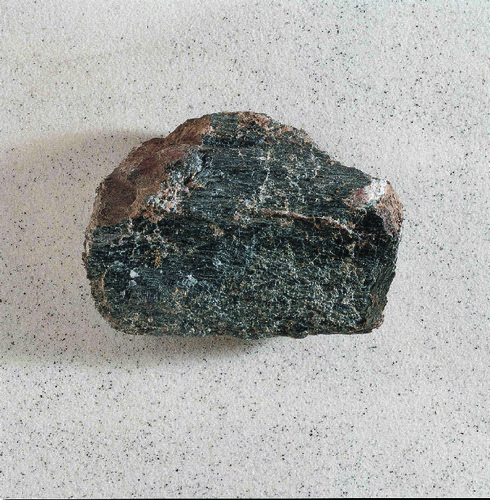 HORNBLENDE LS CLEAVAGES ONT