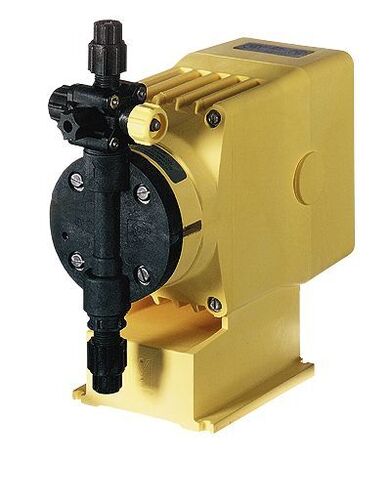 LMI Manual control solenoid diaphragm metering pump, 2.5 GPH, 115 VAC
