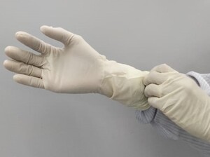 Nitrile sterile gloves